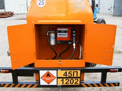 Полуприцеп-цистерна тракторная ТЗ-4,2 (топливозаправщик)