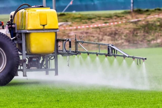 Химзащита растений осенью: опрыскиватели для полей
