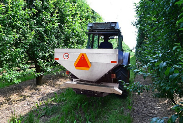 Разбрасыватели минеральных удобрений серии РУ с приставкой для сада