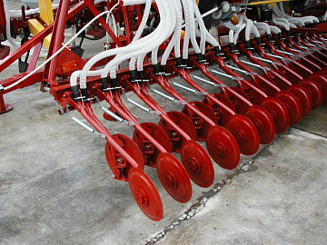 Сеялка пневматическая универсальная СПУ-4Д