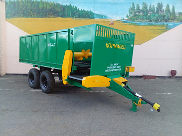 Кормораздатчик боковой «Кормилец» с балансирной тележкой КРБ-4,7