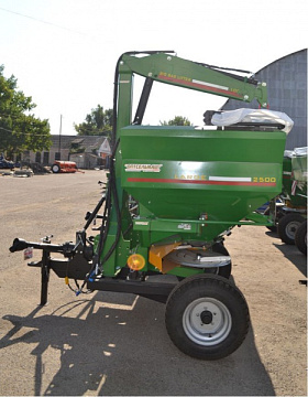 Разбрасыватель минеральных удобрений РУМ 2500 прицепной