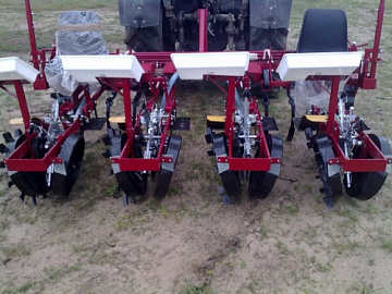 Машина рассадопосадочная беcкассетная МР-4-х рядная